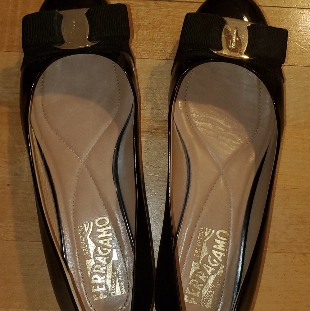 Salvatore ferragamo flats size 7B worn once leather black - Picture 2 of 9